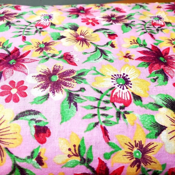 COTTON FABRIC FLORAL PRINT NEW 132" x 37" PINK RED YELLOW GREEN SEWING QUILT - Picture 6 of 6